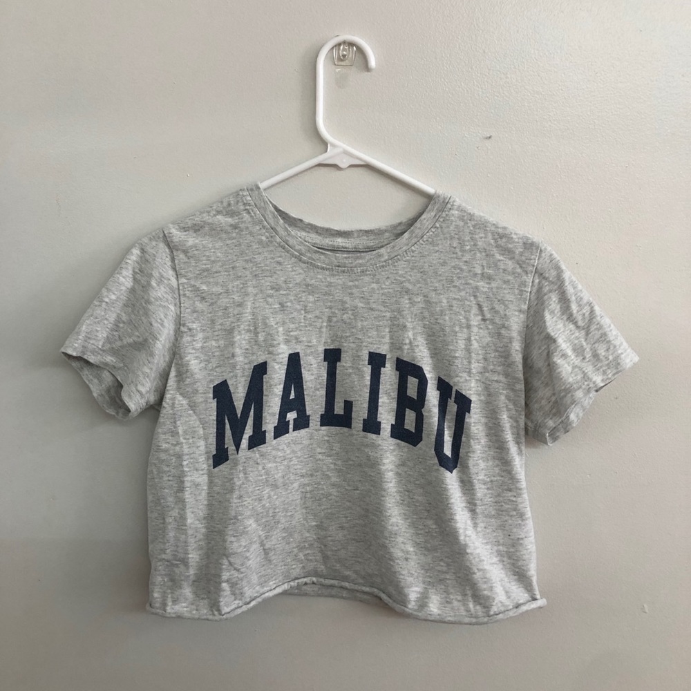 grey cropped t-shirt